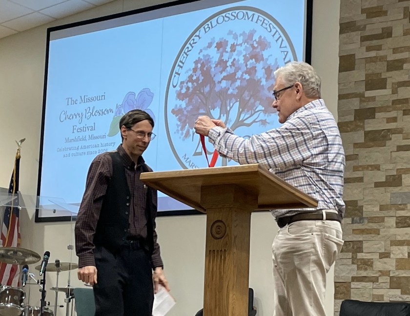 Picture of Bill Anderson giving John Fry the Ella Dickey Literacy award.